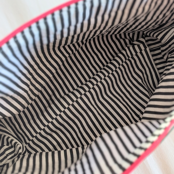 ❌SOLD❌ ♥️ RIFLE PAPER Garden Party cosmetic bag - Picture 4 of 7